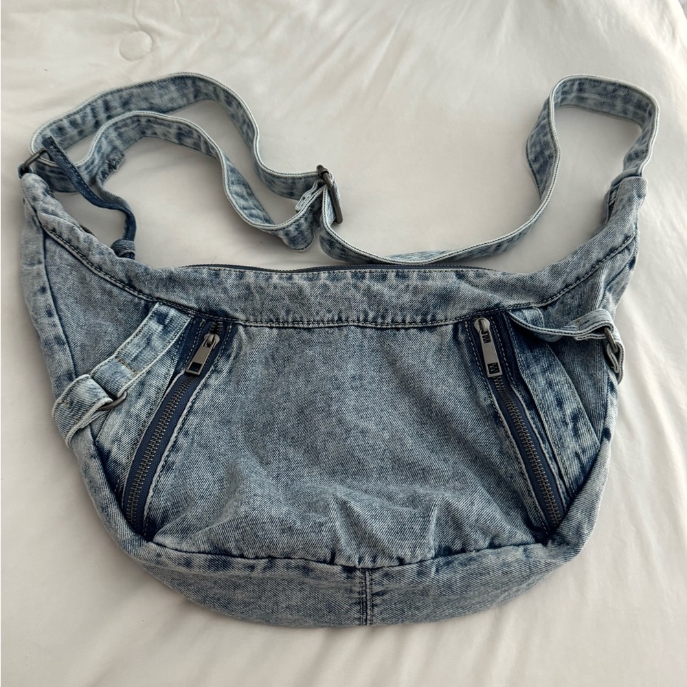 Denim 80โs Style Shoulder Bag